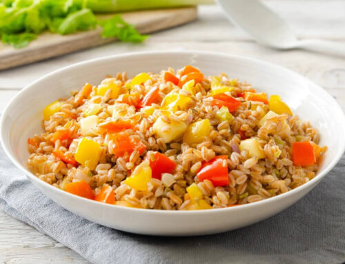 Ricetta insalata di farro con sedano, peperoni e scamorza